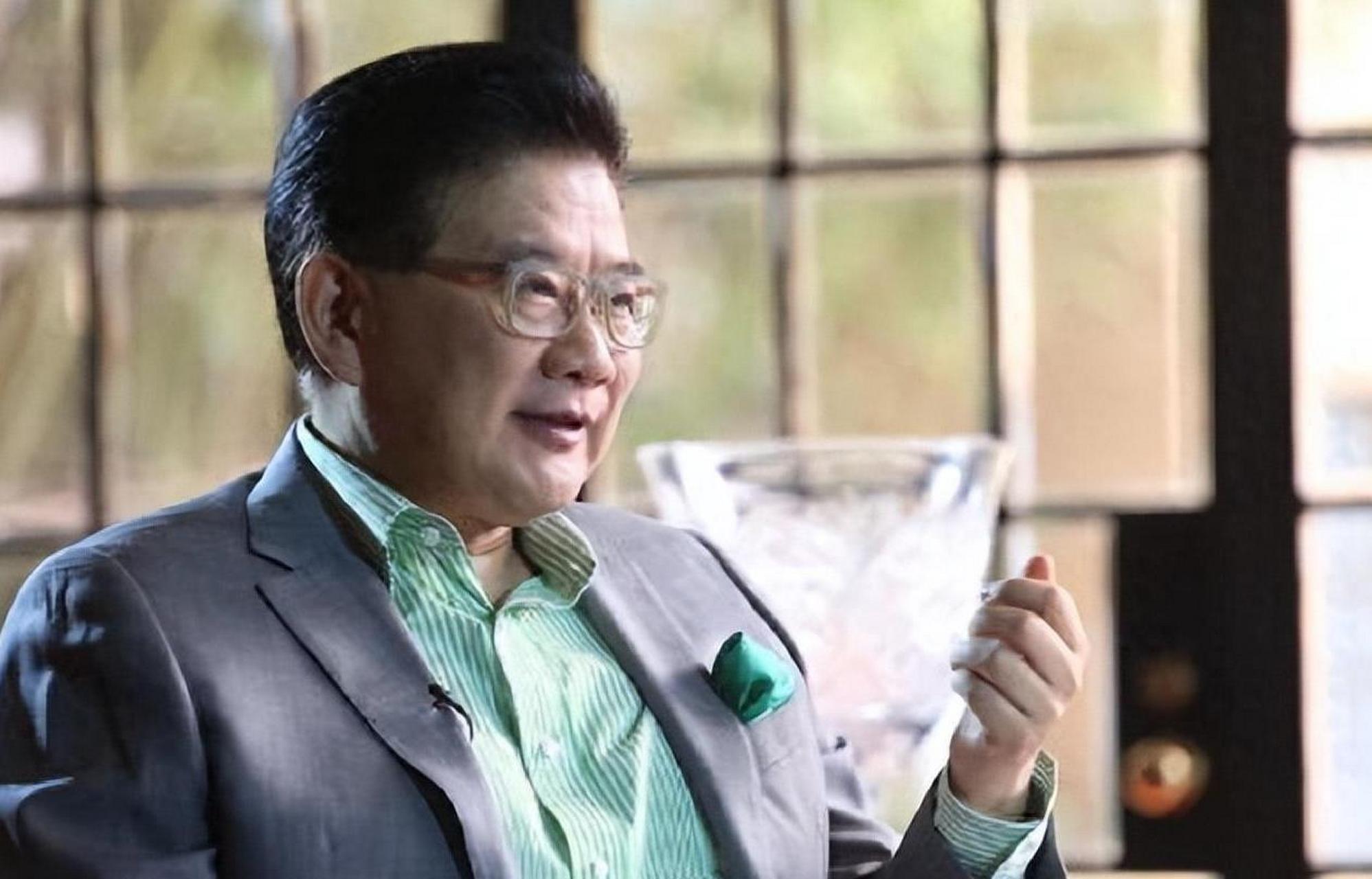 从"上海第一主持人"沦为全网笑柄,曹可凡终于走到这一步 曹可凡曾是