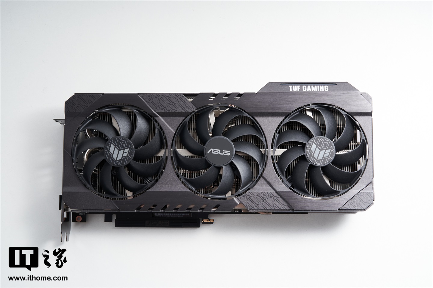 「it之家开箱」华硕 tuf gaming rtx 3080 显卡图赏