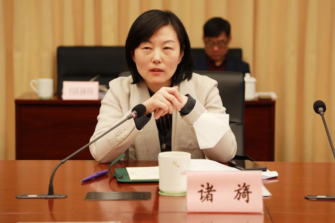 会议由市消保委秘书长,市市场监管局二级巡视员陶爱莲主持.