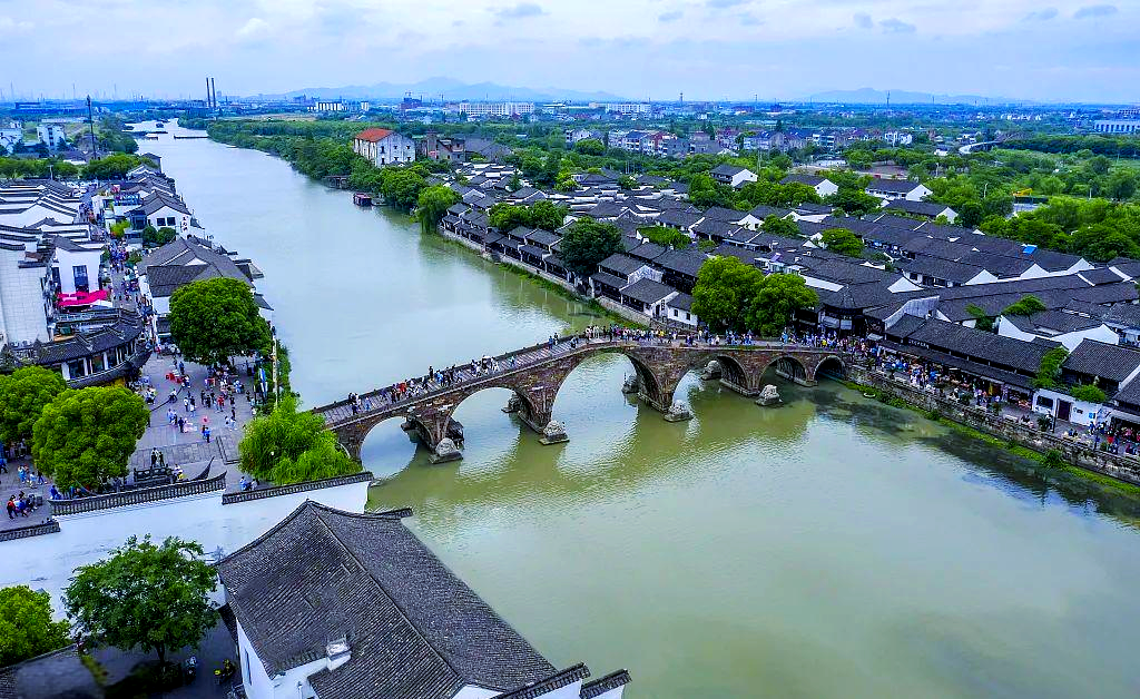 探访塘栖古镇:领略漕运文化与古镇风情,感受历史与现实的交织