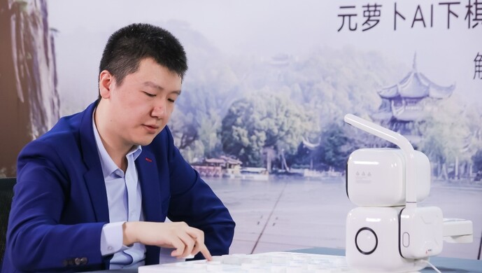 中國象棋棋王謝靖挑戰商湯機器人告負,胡榮華看到ai怪招直呼