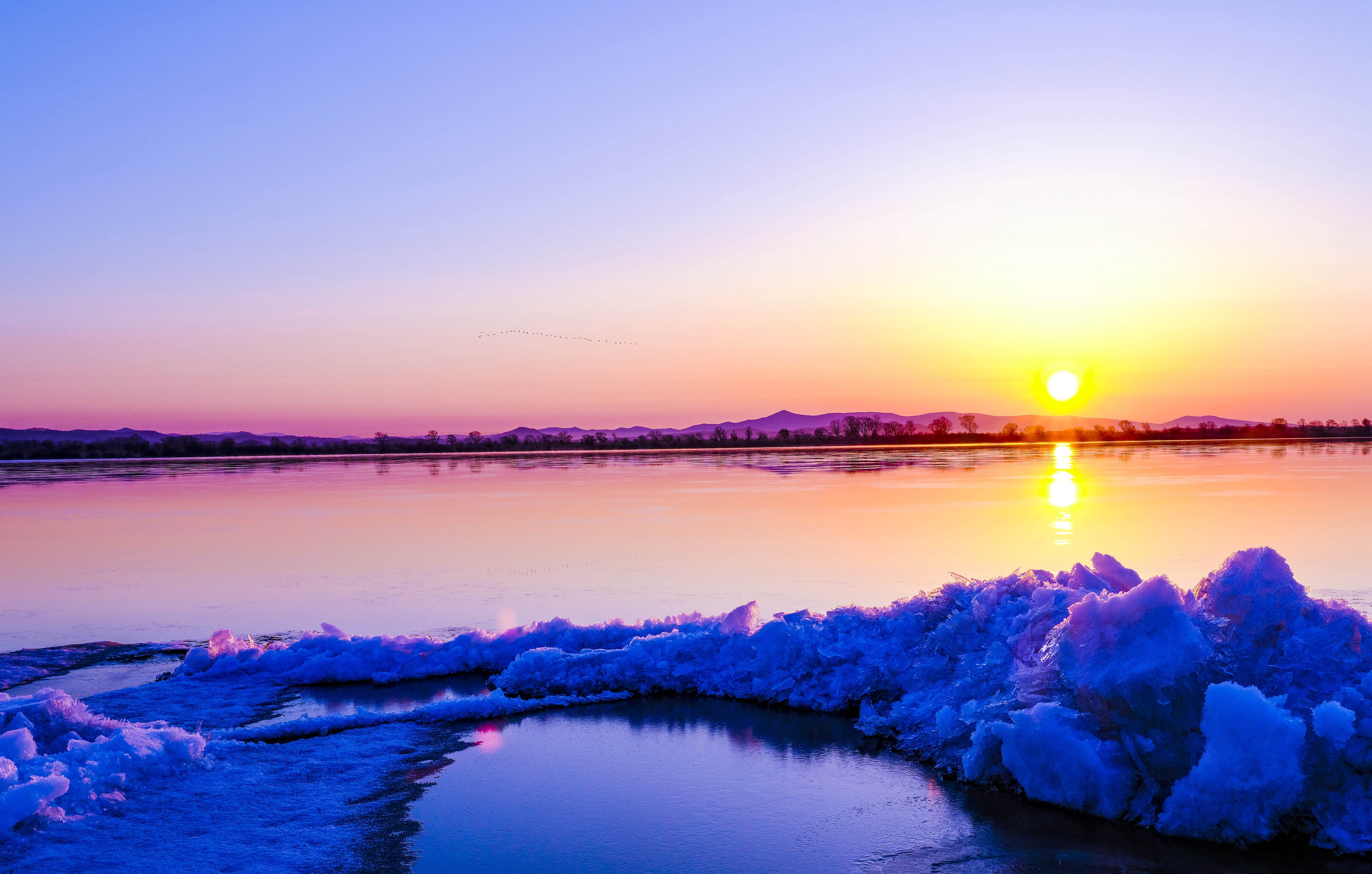壮观!乌苏里江浩浩荡荡跑冰排