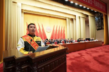 美团多名骑手获全国五一劳动奖：小哥代表在人民大会堂发言
