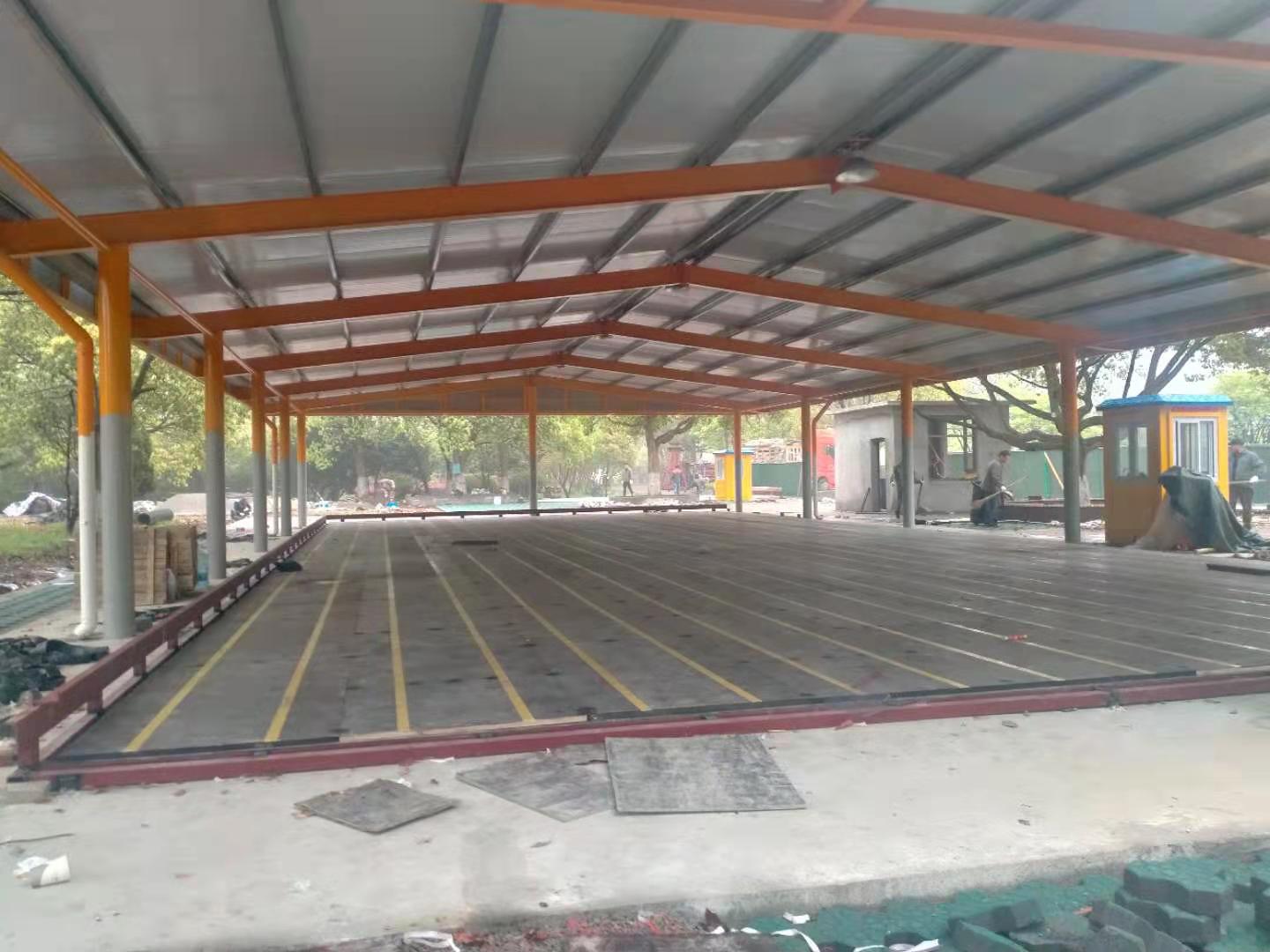 不同碰碰车厂家的导电地板有什么区别?