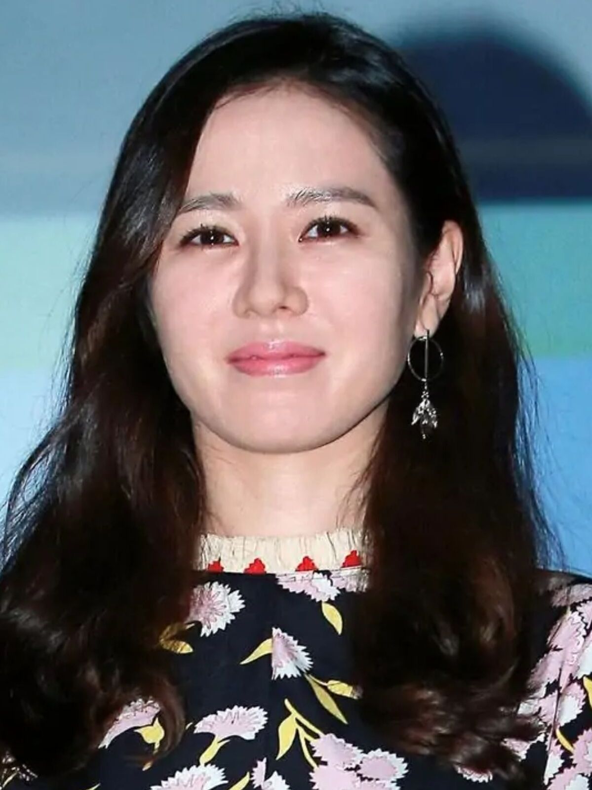 孙艺珍穿碎花裙太有名媛范,不仅不显老,反而很有"少女感"