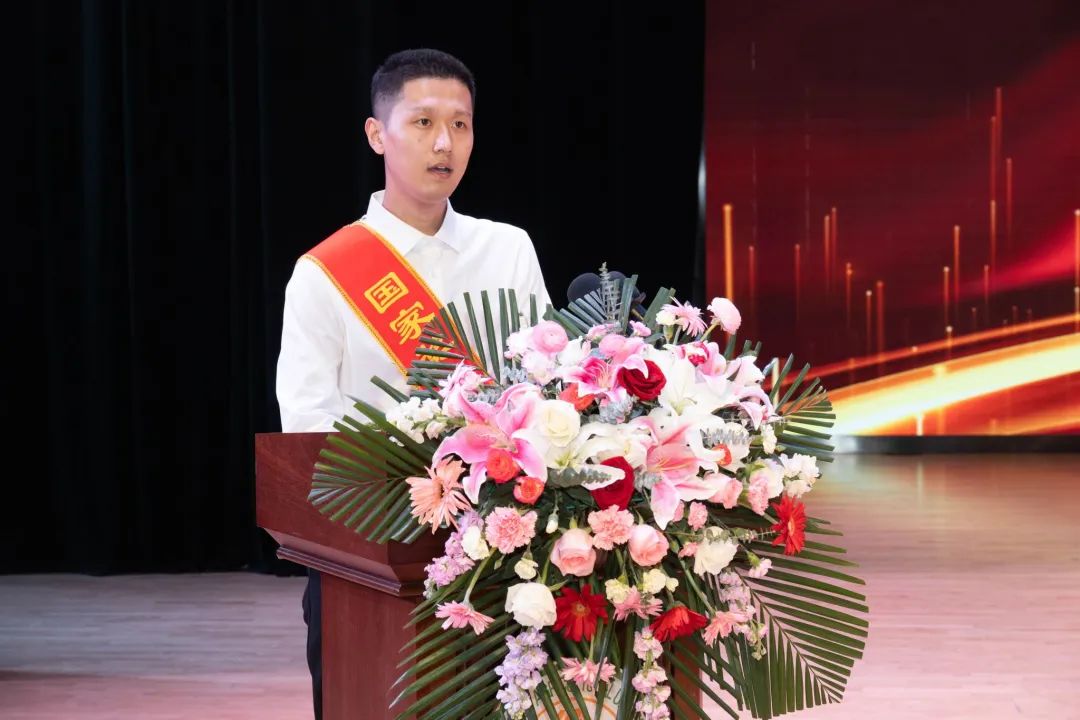 思树学风履践致远铸卓越20222023学年度学生先进集体优秀学生表彰大会