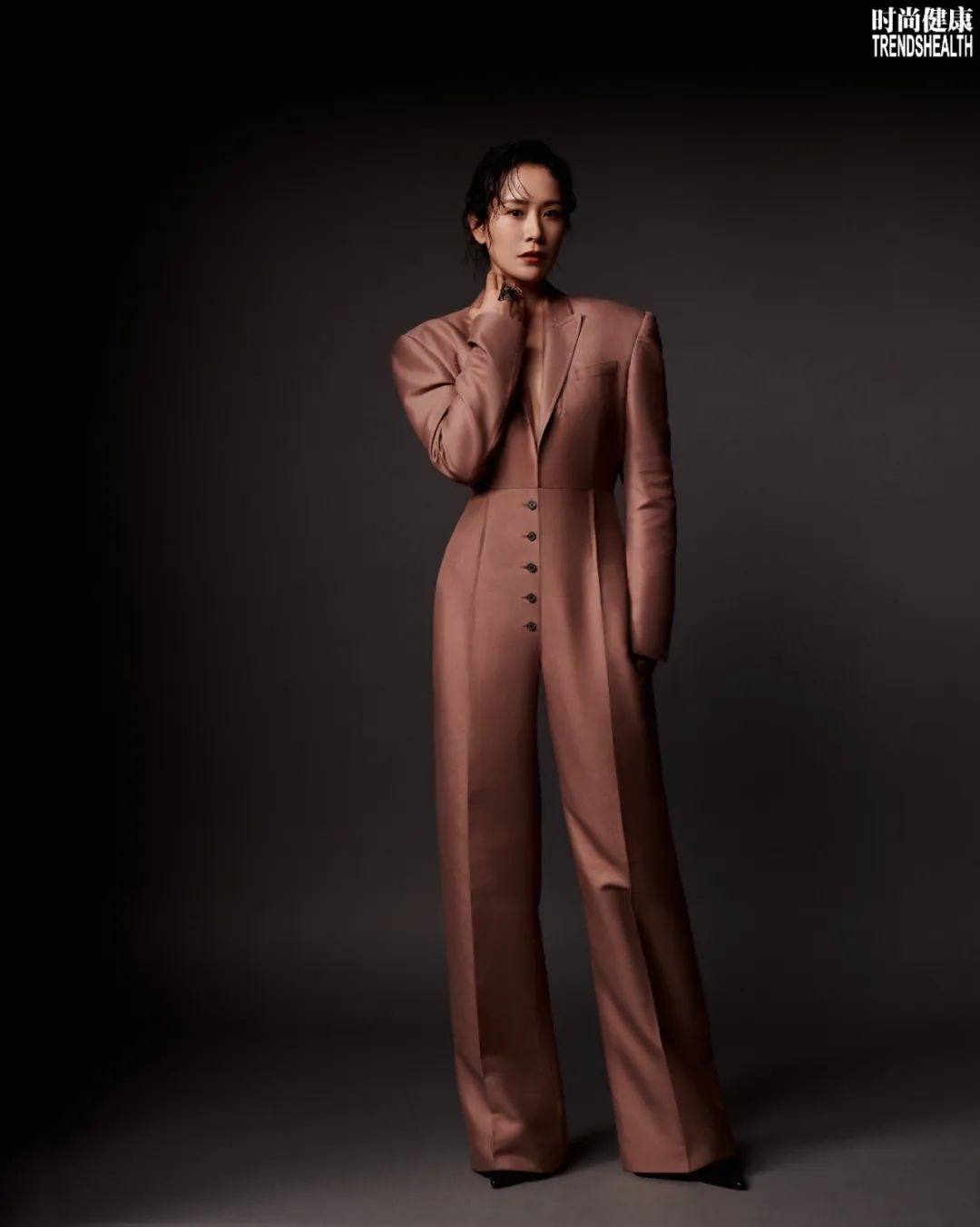 时尚健康封面人物海清像孩子一样浪漫