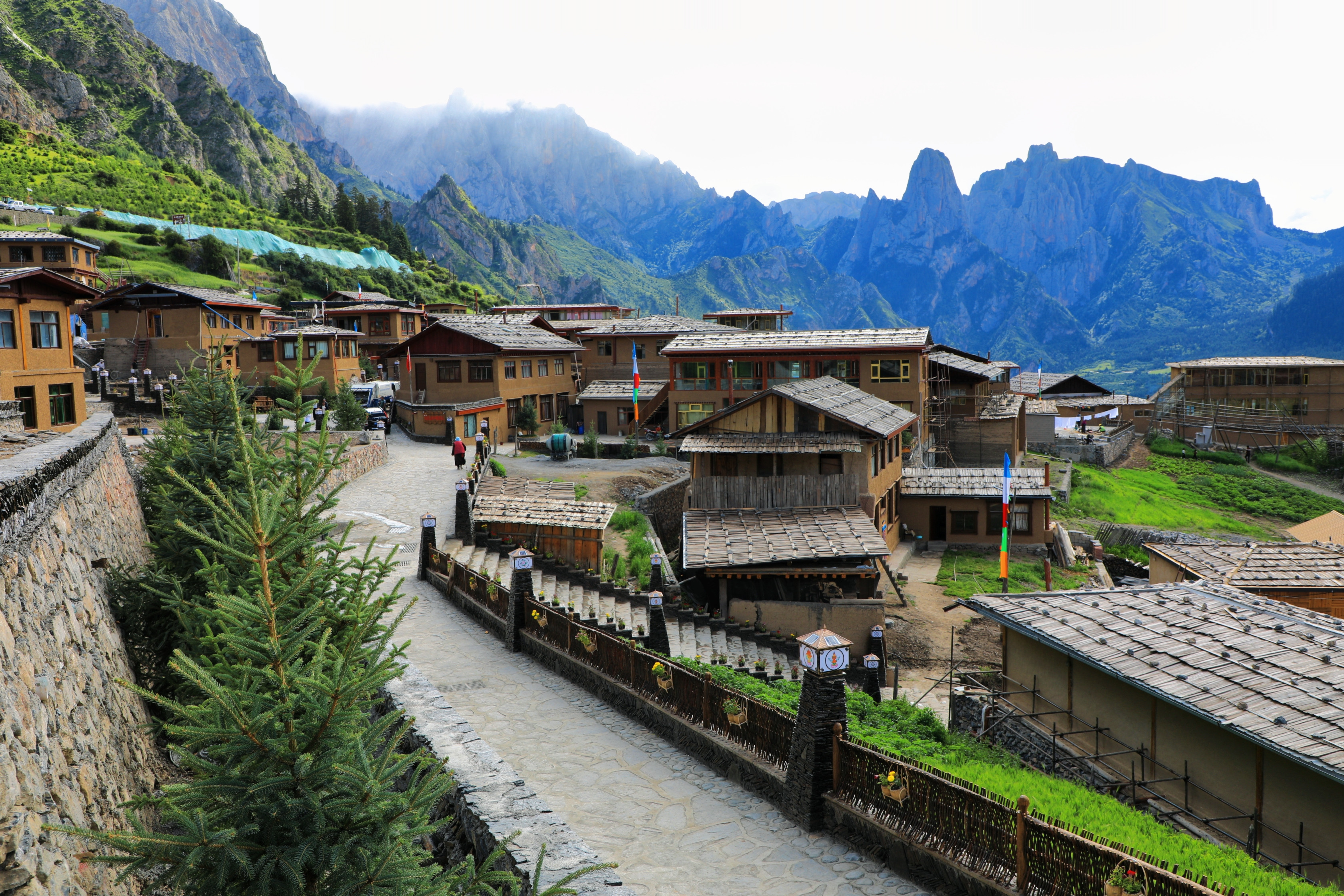 牧区变景区 民房变民宿:扎尕那展现蓬勃生机(走进传统村落)