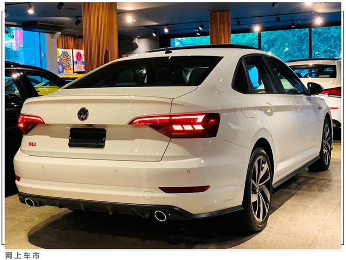 大众速腾运动版进店实拍,搭2.0t引擎,造型更激进,不是隐藏排气