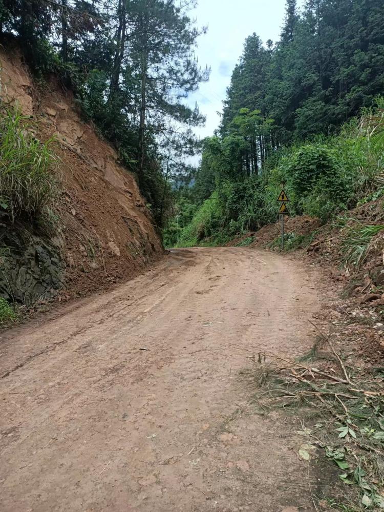 永興縣鯉魚塘鎮:山體小滑坡連通大民心