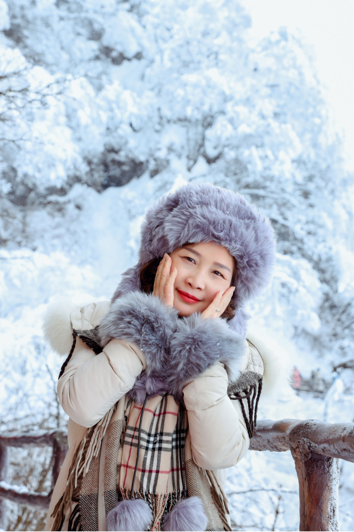 50多岁的女性如何拍雪景人像?8个要点不可不知,简约大气有意境