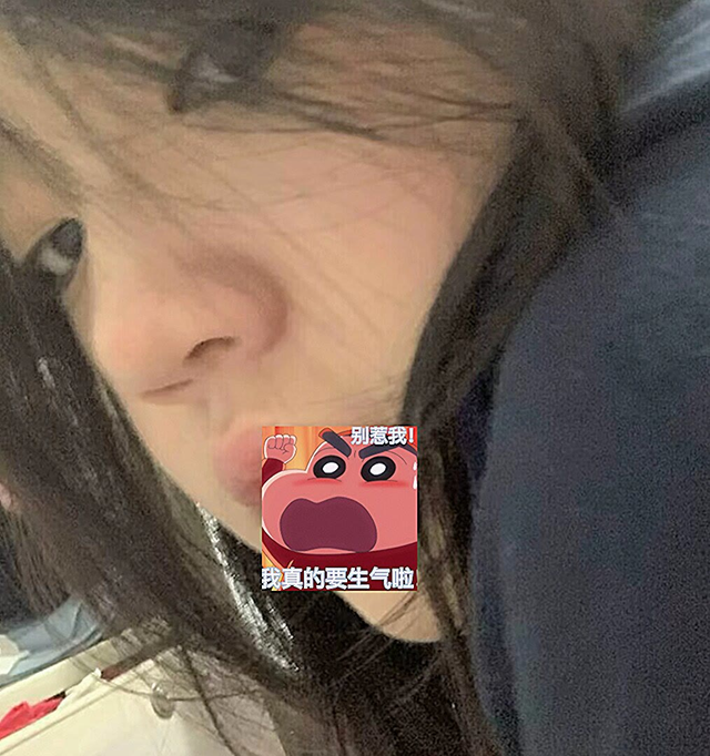 贴表情包的真人女生头像