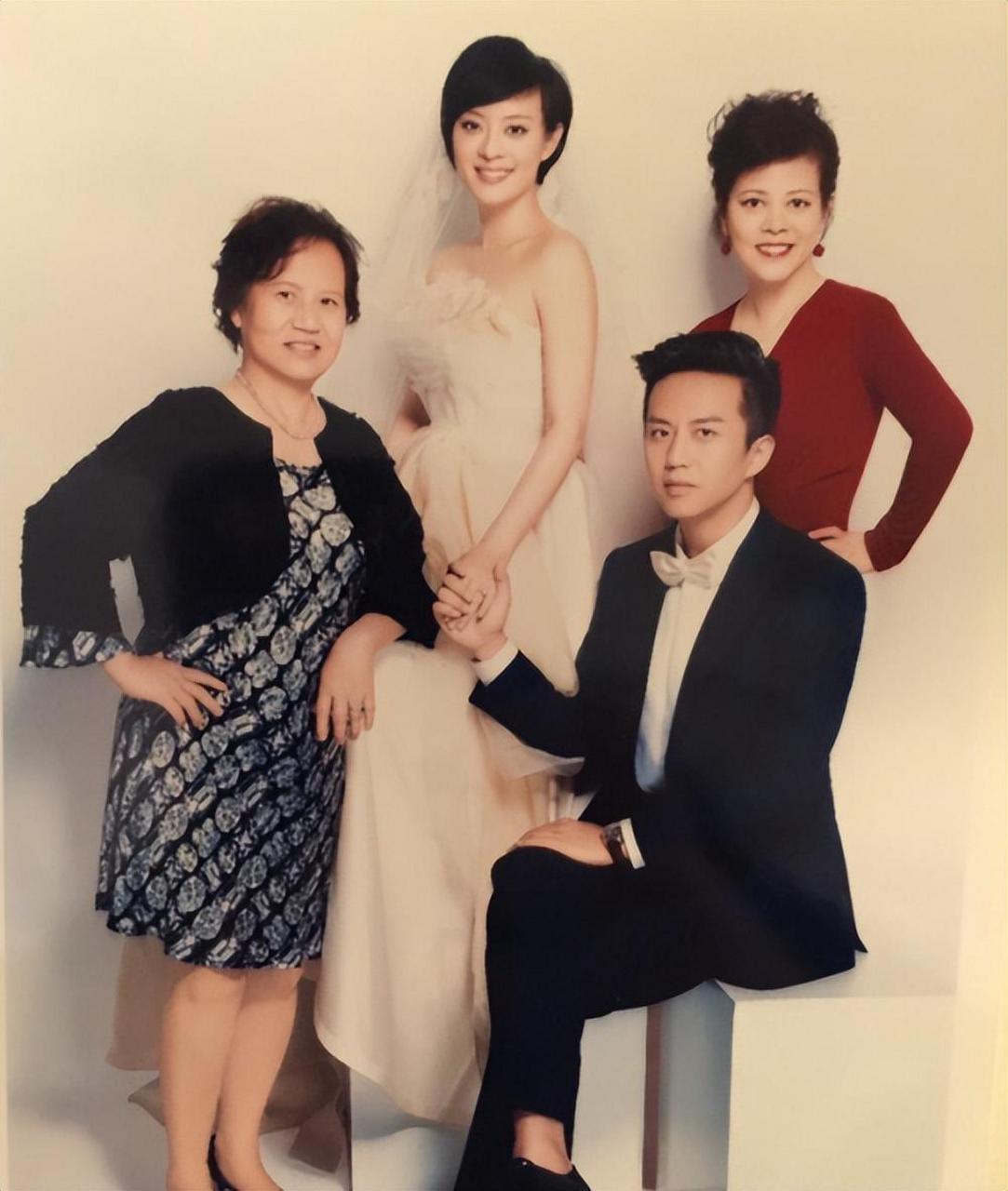 李泰坤和他老婆的照片图片