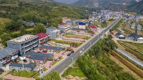 溫泉村草莓谷:草莓谷位於承德市隆化縣七家鎮西道村,佔地1300畝,建有