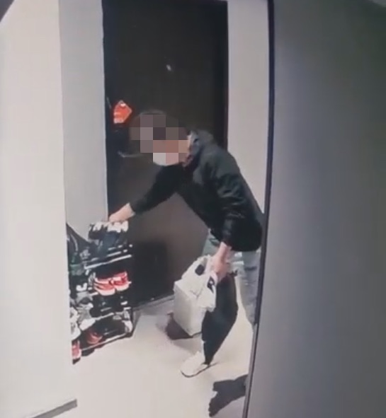 奇葩!男子偷女鞋为乐,被抓后辩称"闻着很解压"