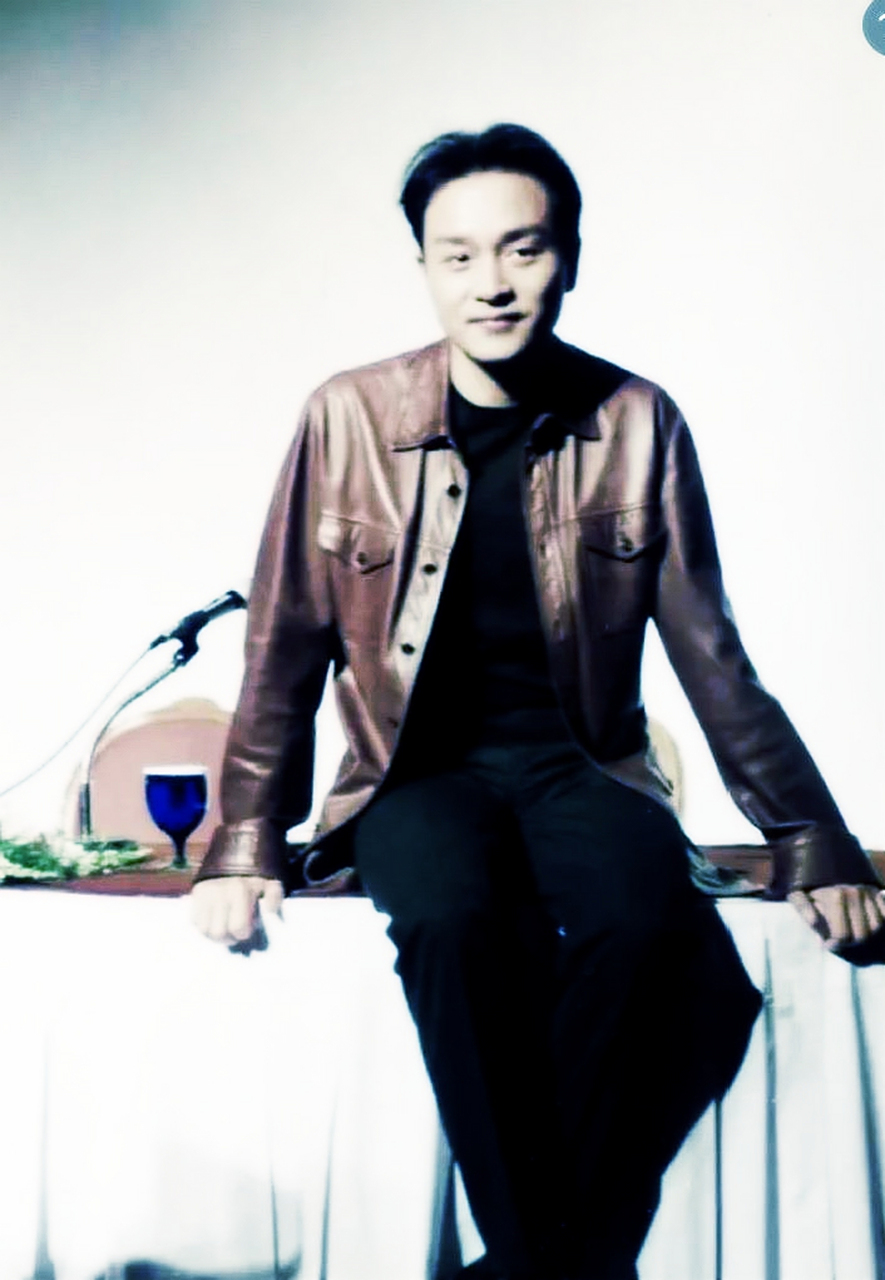 哥哥穿皮衣也很优雅