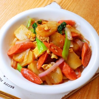 中小学生做饭指南 火腿肠鸡蛋炒年糕