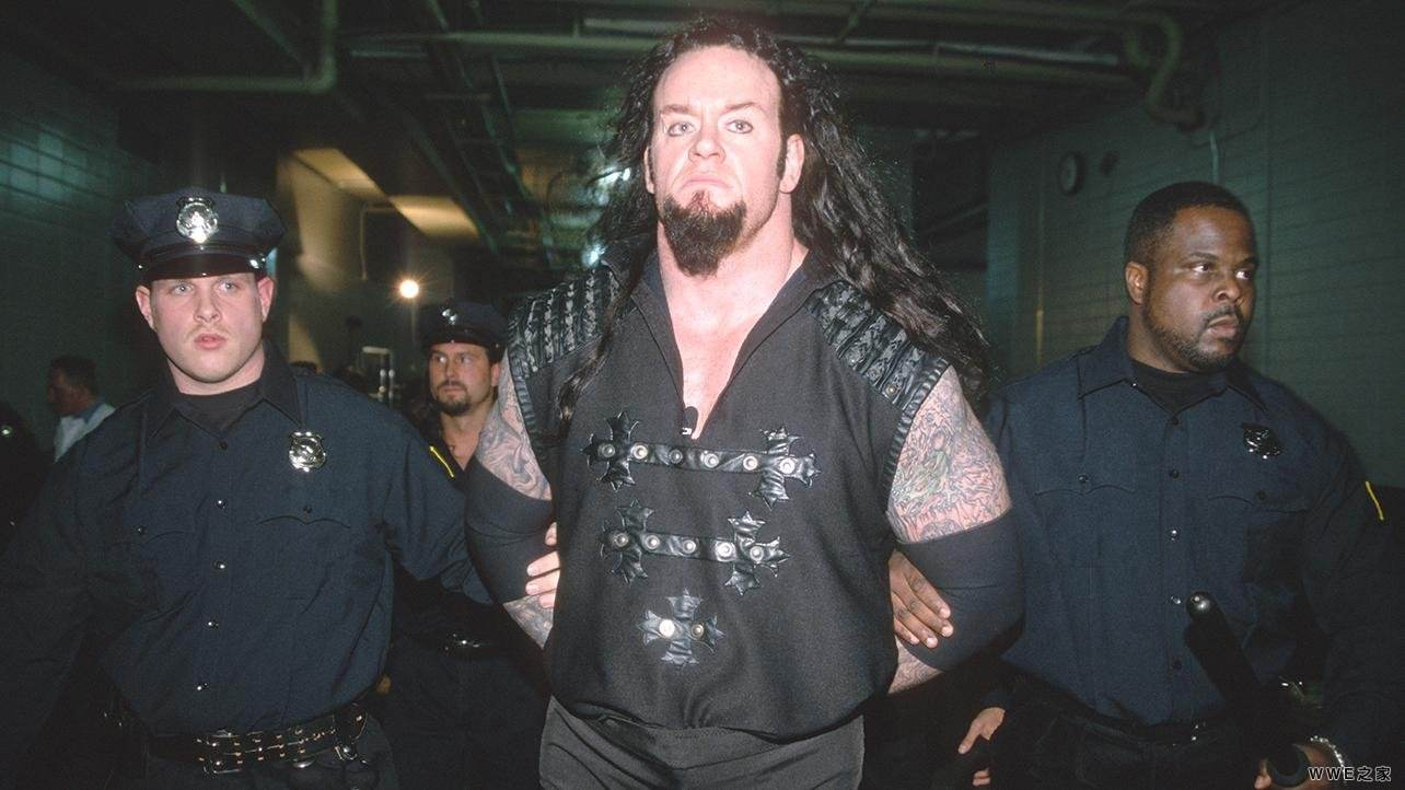 随着蛋妞,朋克强势加盟aew,wwe这五项对策将实现完美反制!