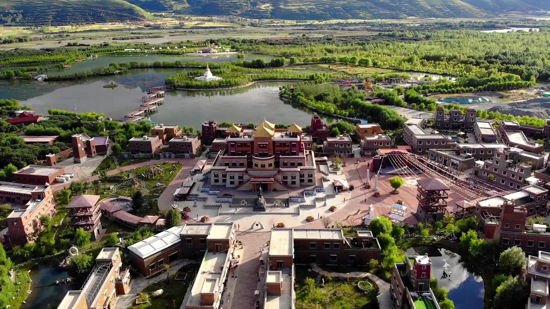 被传颂千年的格萨尔王,其传奇流传至今,四川甘孜有座格萨尔王城