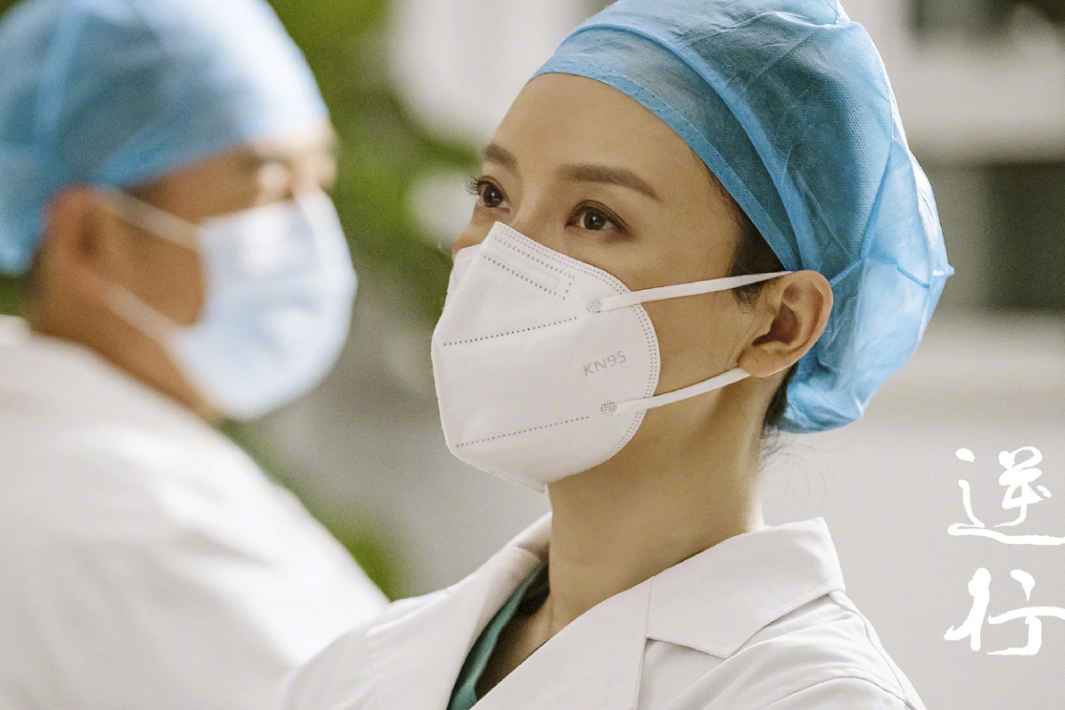 陈数出演《最美逆行者》,军人范儿十足,掷地有声的台词让人感动