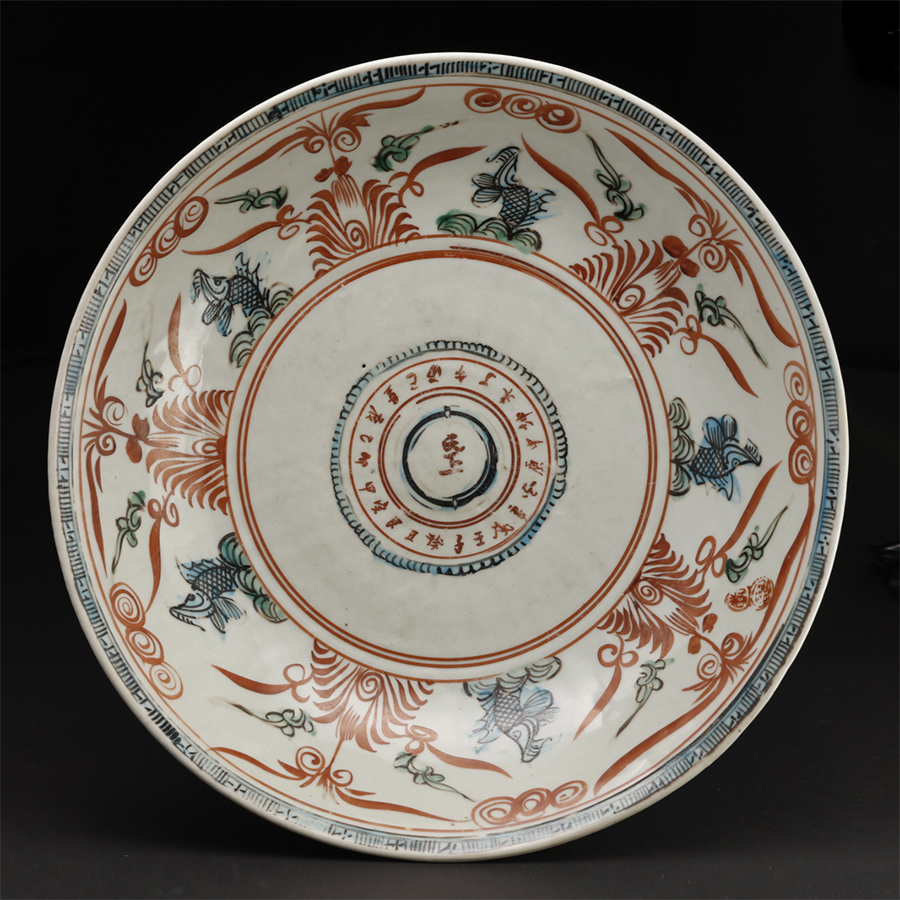 漳州窑五彩瓷器纹饰早期还是以中国传统图案为主比如岁寒三友,花鸟