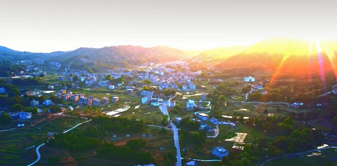 赣州兴国梅窖镇:旅游"换装",豆腐飘香