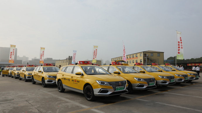 上海老牌出租车企业组建新车队,时代记忆"红顶灯"再现街头