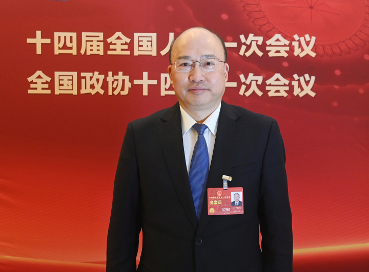 全国人大代表尹学群:构建家庭型财税政策体系