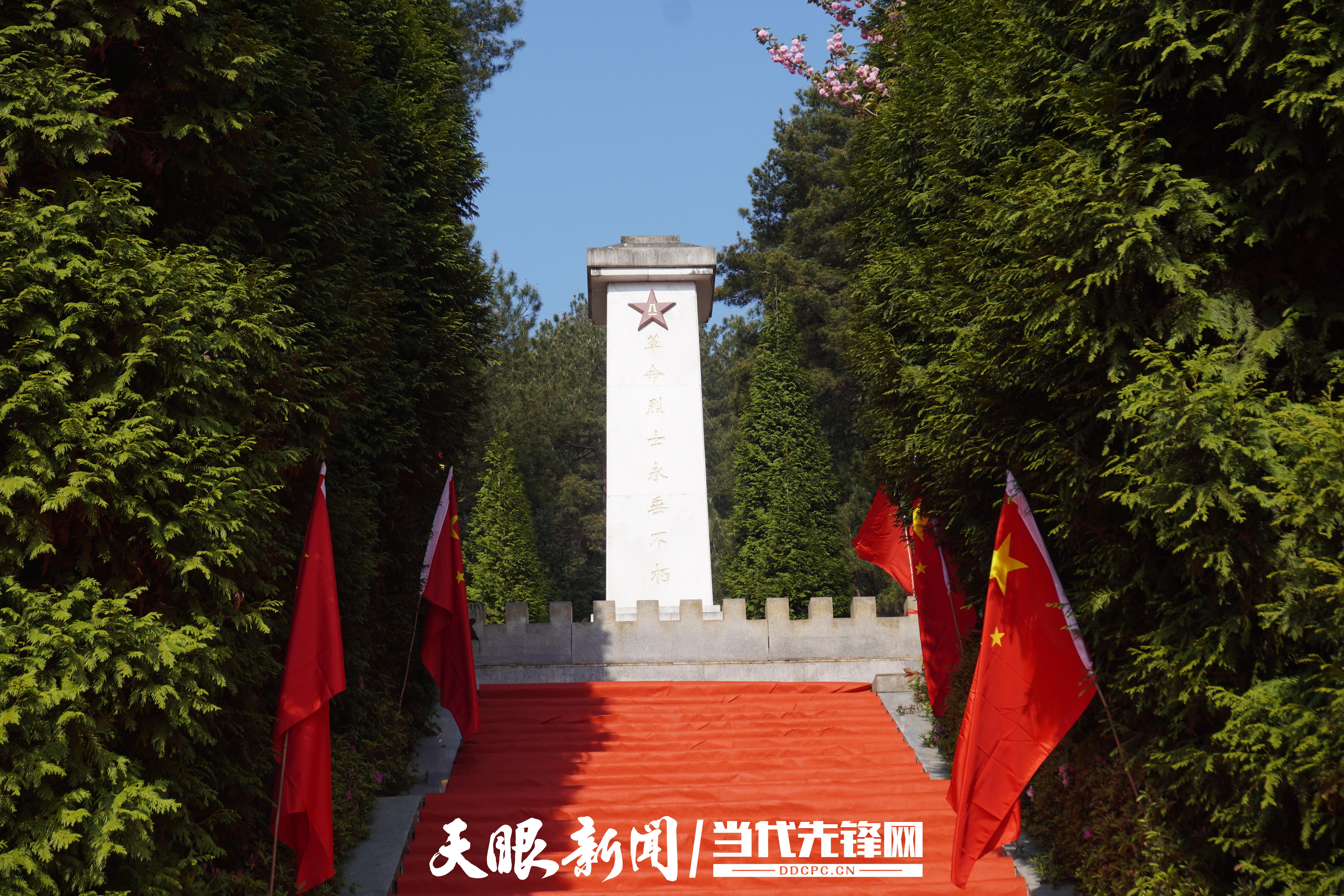 缅怀革命先烈 传承红色基因|贵阳凤凰山公墓举行英烈祭祀活动