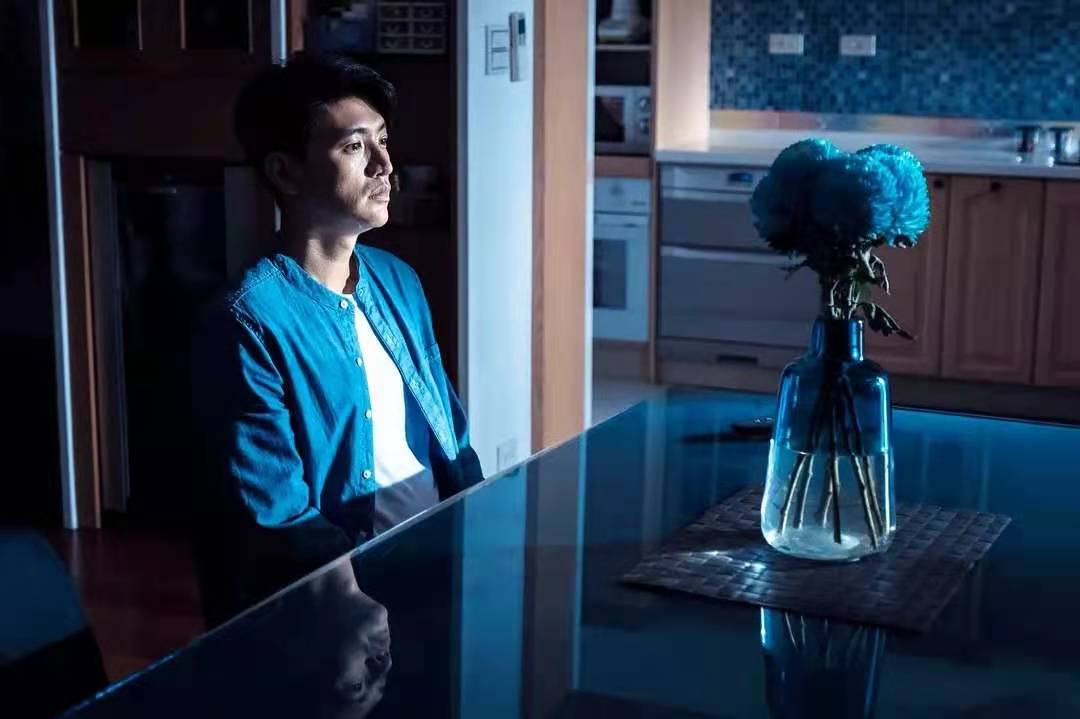 《无声告白》:16岁少女自杀成谜,撕开了病态家庭的欲望呐喊