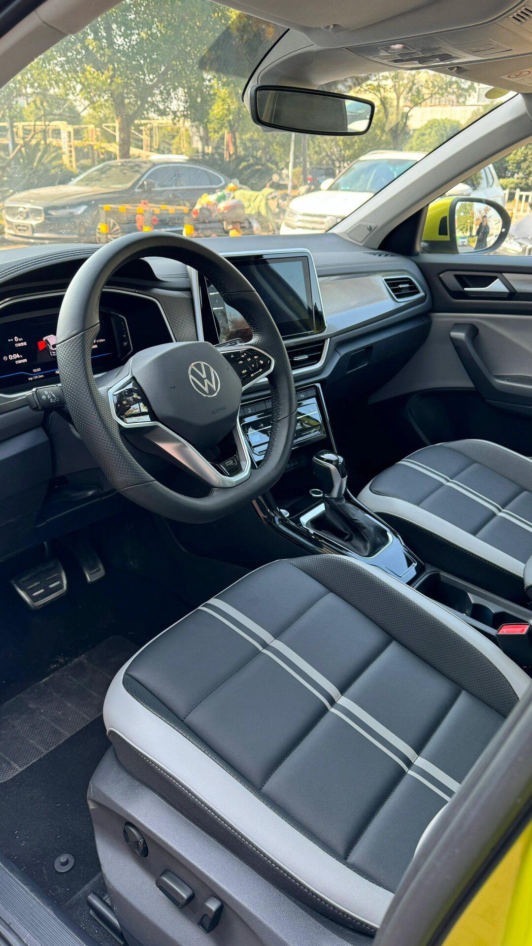 探歌内饰几种颜色