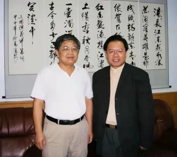 签名本中的文化情缘——记仫佬族作家潘琦签名本《潘琦文集》等