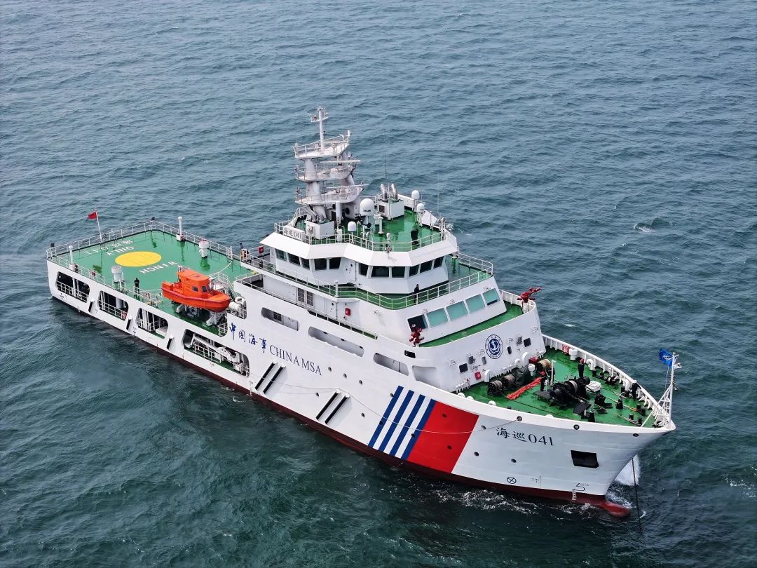 我国海事系统规模最大溢油回收船在秦皇岛列编