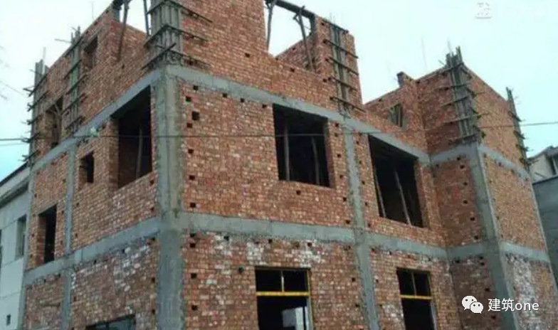 与楼板同时浇筑的外墙圈梁,其截面高度不宜大于300mm!