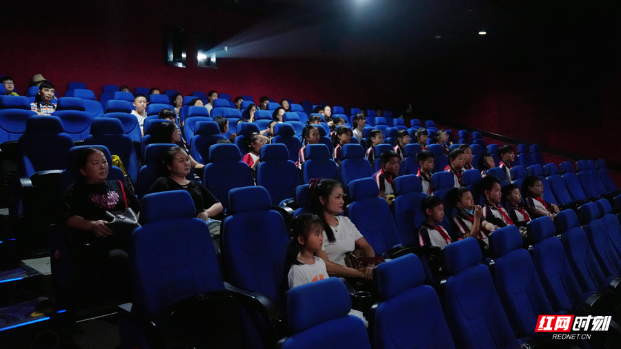 "厚植家国情怀,砥砺强国之志"——崇南学子《英雄若兰》观影活动