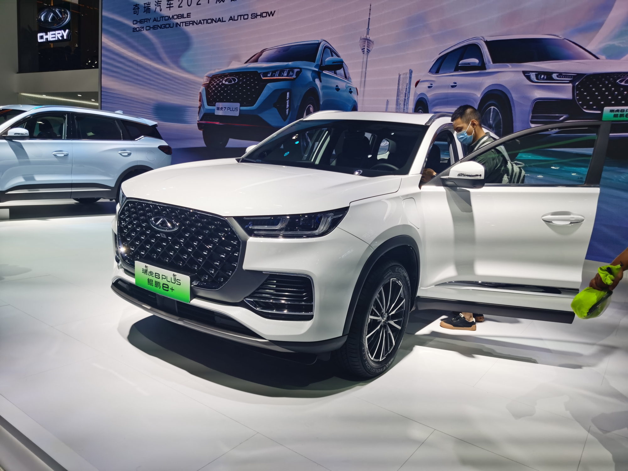 新车|奇瑞瑞虎8 plus鲲鹏e 成都车展亮相,搭1.5t 3电机混动