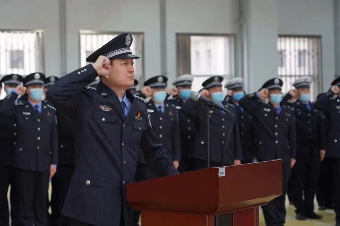 锡林郭勒盟公安局青年领导干部及新录用人民警察聆听廉政教育专题党课