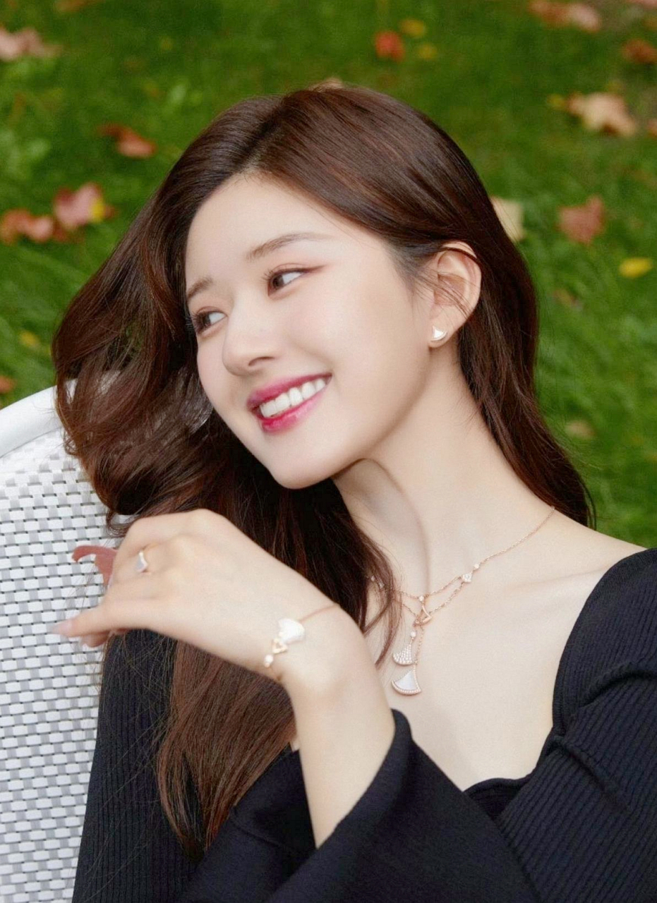 赵露思很喜欢p图的过程,只要自己觉得好看就行,别人说假他不在乎. 2.