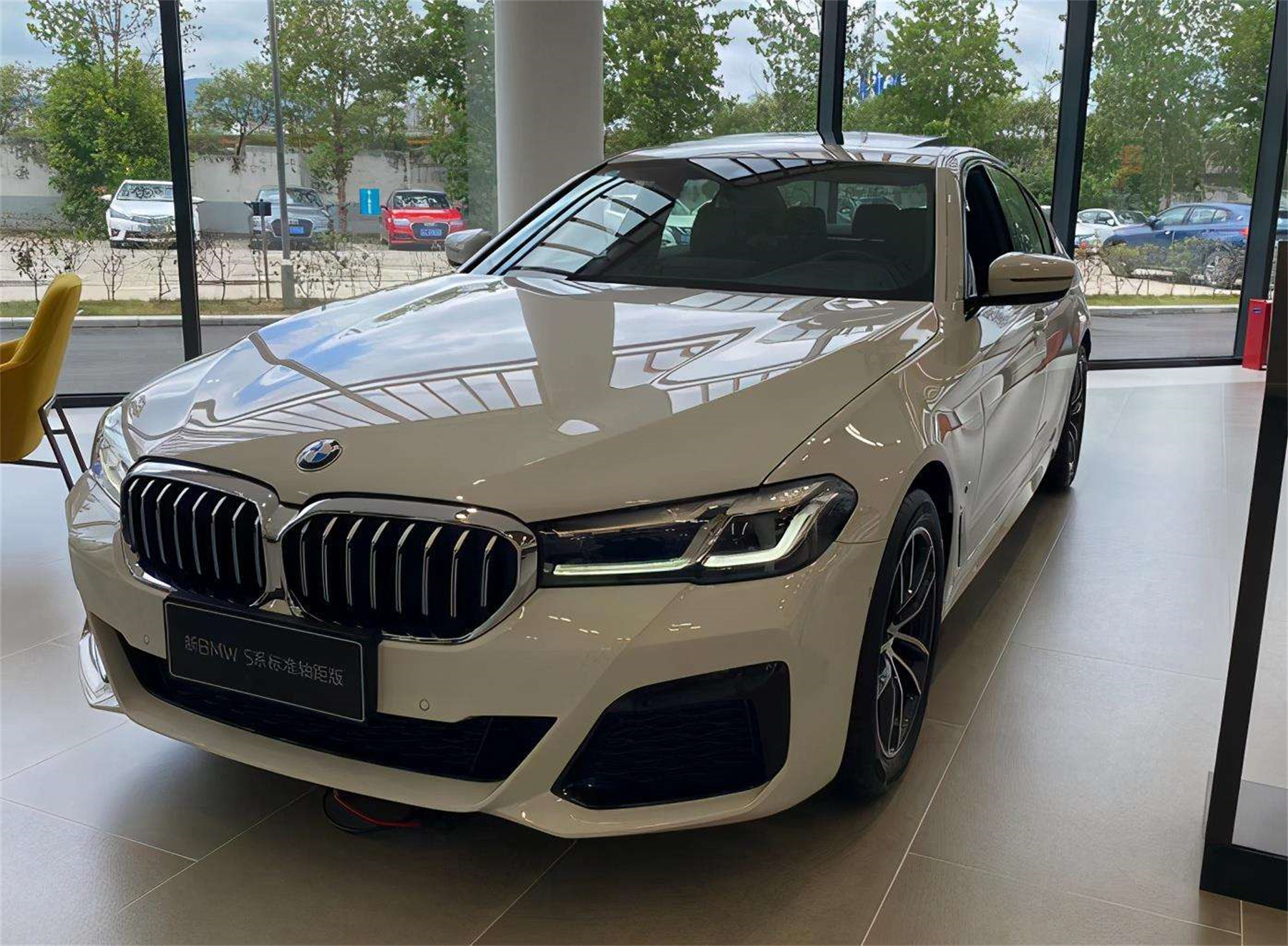 豪华车品牌代表车型,大老板标配宝马五系,买车费用多少钱?