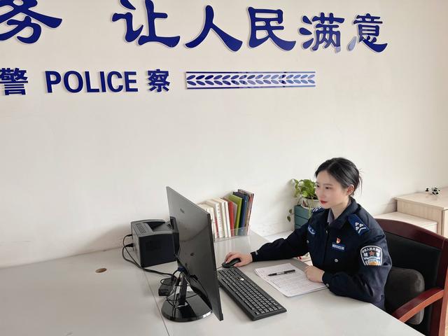 花十万进交警队当辅警图片