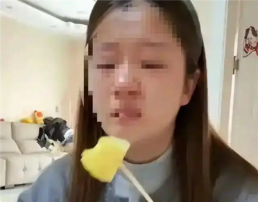孕妇称因买200元水果遭丈夫辱骂后引产 涉事账号被封禁 平台方回应：当事人称视频为剧情演绎