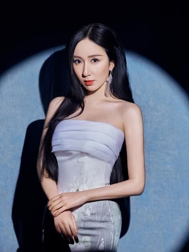 娄艺潇穿火了一种裙子叫"汉服 旗袍",优雅又迷人,高级感十足