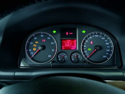 汽车通电不打火仪表盘显示什么 车打火和没打火仪表盘的区别