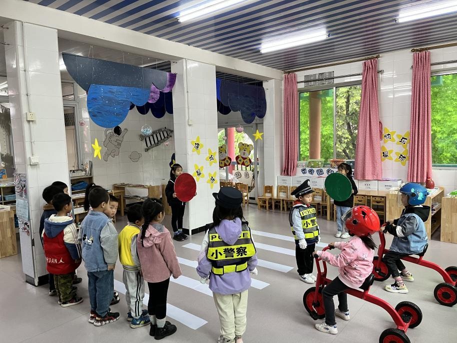 仁寿县北街幼儿园——小手拉大手,交通安全我知道