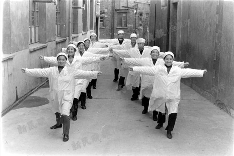 "雏鹰起飞""时代在召唤""舞动青春"……上海人,你做过哪套广播体操?