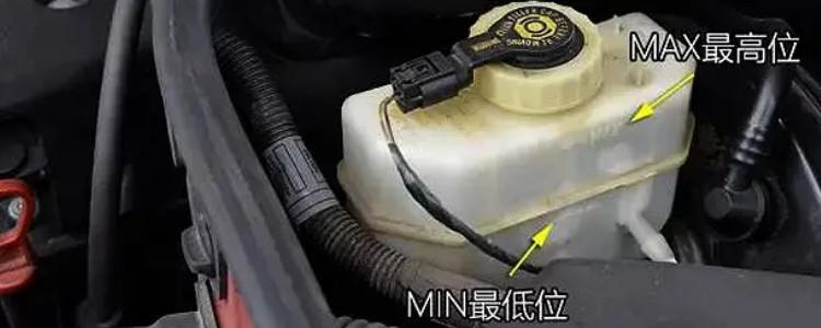 制动液刹车油的液位是多少?这样正常吗?