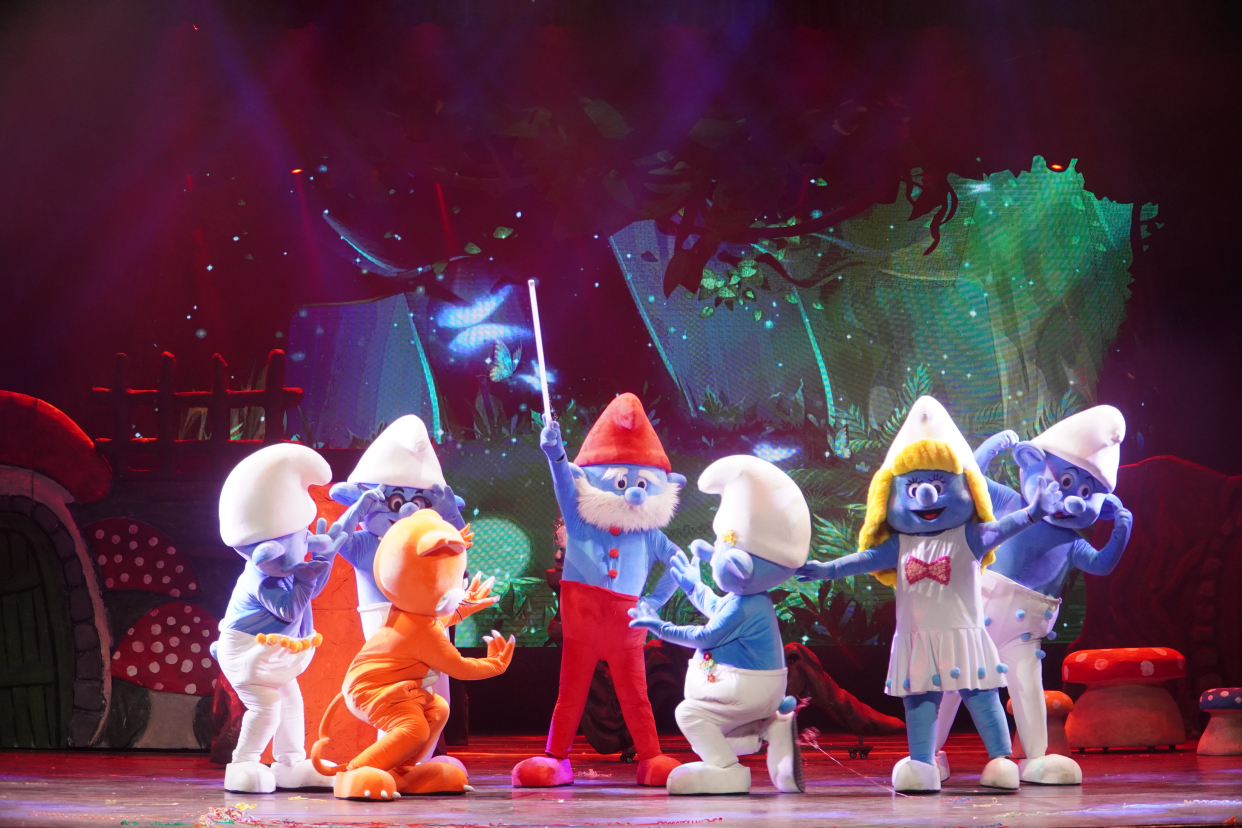 儿童剧《蓝精灵》在乌鲁木齐市艺术剧院举行首场演出