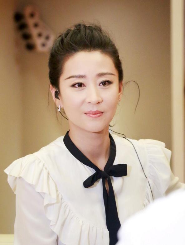 演员苗圃:和王大治青梅竹马,嫁给大21岁老公,婚后生下龙凤胎