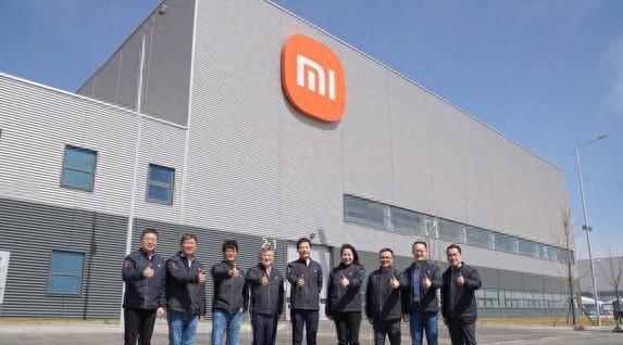 小米汽车超级工厂今天正式揭幕!雷军晒出董事合影
