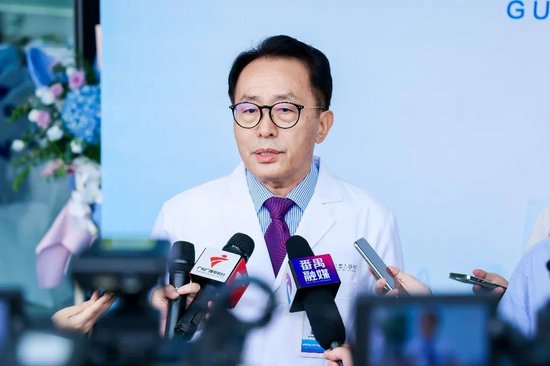 广州富力医院试运营 李思廉张力出席活动
